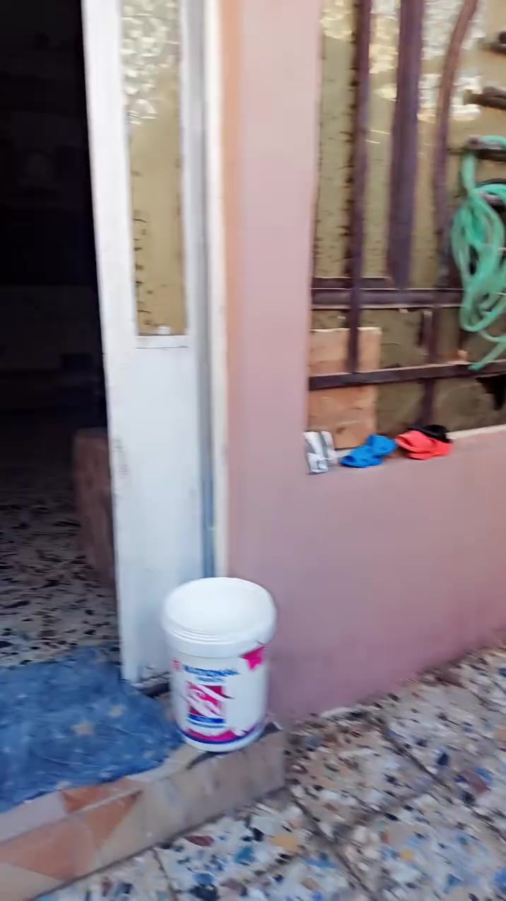 بيت زراعي ١٠٠ متر بيت اغلام شارع ١٥ بلفرع طابق ونص بناء حديث ترميم حديث السده  غرفه نوم وصاله واستقبال وممر وصاله وغرفه نوم وصحيات خارجيه وداخليه مطبخ حار الطابق الأول وسطح *********** ب٩٠
