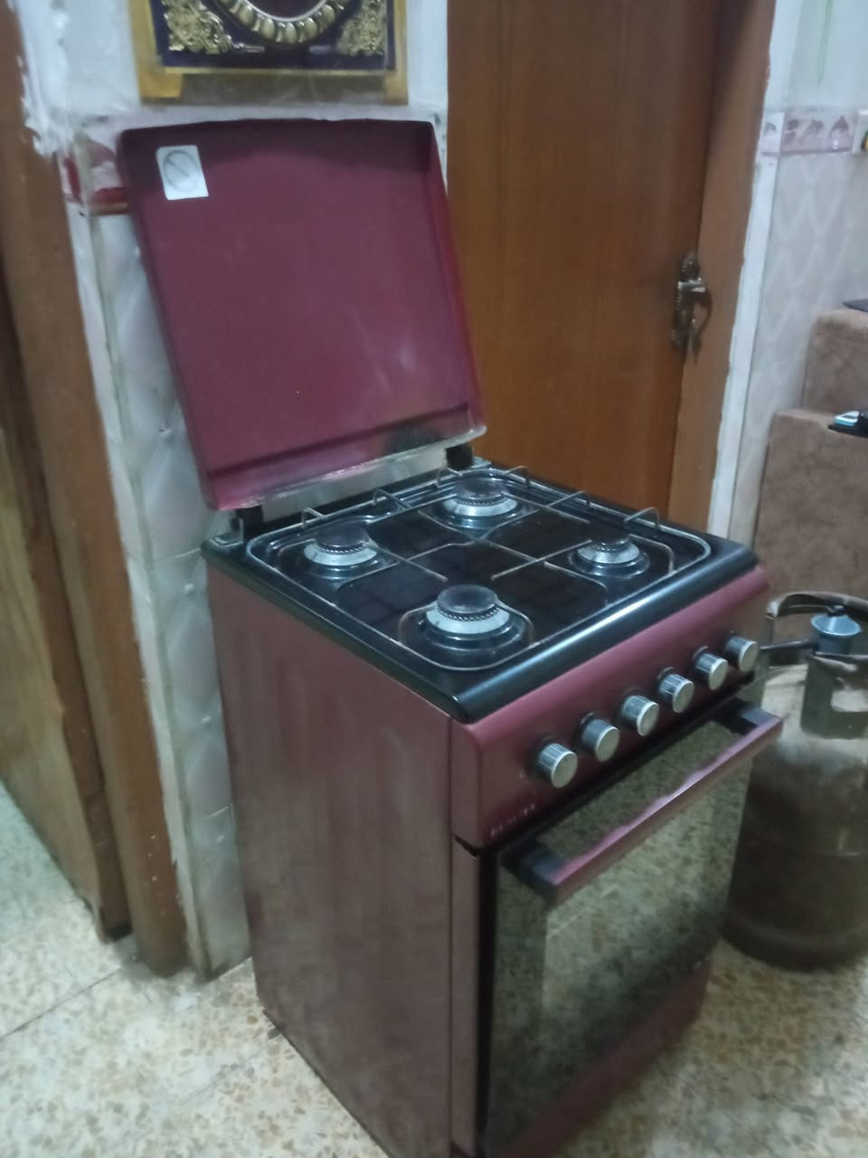 طباخ تركي اللون ماروني اربع عيون نظيف جدا كما موضح بالصورة والفيديو المشاعل زرقاء اللون والشوايات زرقاء الفوك والتحت والسعر مناسب جدا 60 العنوان بابل مركز المحافظة حي الجزائر مقابل مستشفى مرجان وبالعافية على الي ياخذه


**إذا كنت صاحب هذا الإعلان وتريد حذفه لأي سبب، رجاءا أرسل رسالة إلى الدعم الفني**