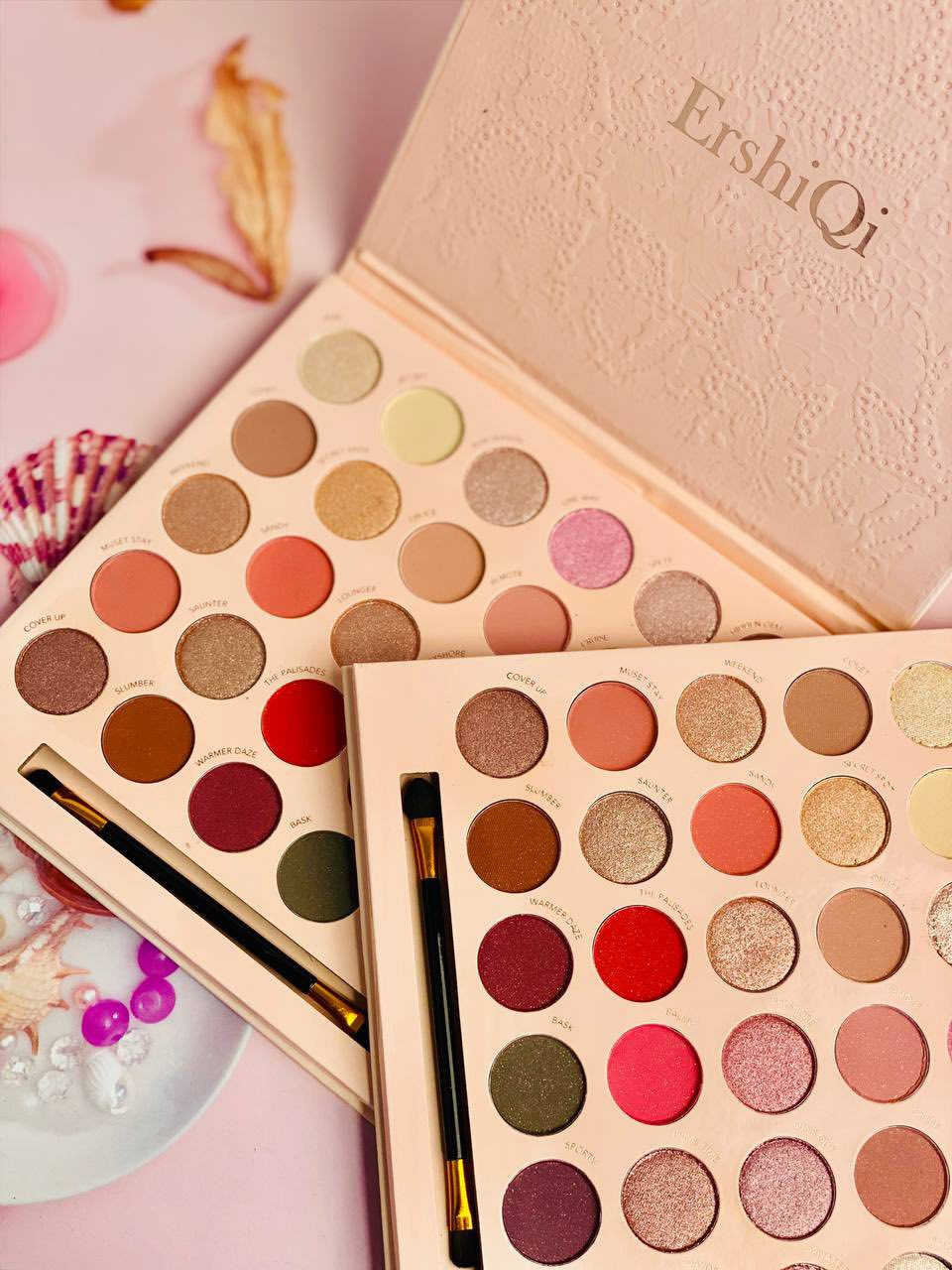 سحر العيون يبدأ من هنا! ✨👁️
دللي نفسك مع باليت ErshiQi الجديدة، المصممة لتناسب كل لحظاتك.. من إطلالة الصباح الهادئة وحتى سهراتك المتلألئة. ✨🌷
• تنوع مذهل: 30 لوناً تجمع بين (Matte) المطفي والمخملي، و(Shimmer) اللامع بلمسة حريرية. 🎨
• ثبات عالي: ألوان قوية واضحة (Pigmented) تدوم طويلاً دون تكتل. ✅
• تدرجات ساحرة: من النيود والترابي الدافيء إلى الألوان الجريئة كالأحمر والزيتي الملكي. 💃
• تصميم فاخر: علبة أنيقة بنقشة الدانتيل مع ريشة دمج احترافية. 🖌️

السعر


**إذا كنت صاحب هذا الإعلان وتريد حذفه لأي سبب، رجاءا أرسل رسالة إلى الدعم الفني**