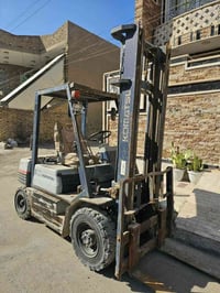 كوماتسو ياباني كاز 1992موديل  كير عادي حركتين  السعر35  07732115224