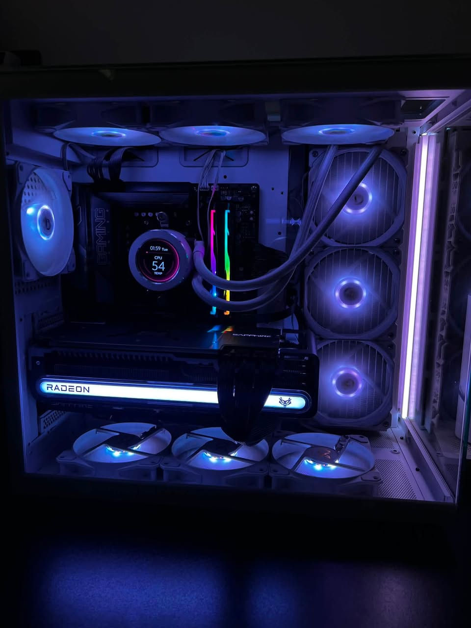 🔥 تجميعة ألعاب احترافية + شاشتين + ملحقات

🖥️ مواصفات التجميعة:

- GPU: Radeon RX 7900 XTX
- CPU: AMD Ryzen 7 7800X3D
- Motherboard: Gigabyte X670 Gaming X AX
- RAM: G.SKILL DDR5 6000MHz
- Cooler: Xigmatek Frozr II Arctic 360
- PSU: DeepCool 1000W
- Case: Xigmatek Aqua V
- Storage: Lexar NVMe SSD 1TB

🖥️ الشاشات:

- MSI 27" QHD (2K) – 240Hz
- Samsung 24" Full HD – 144Hz

🎮 الملحقات:

-UPS Farber 2K Online
السعر ٣ مليون و ٥٠٠ الف 
وبيها مجال للجادين
***********
واتساب او اتصال
