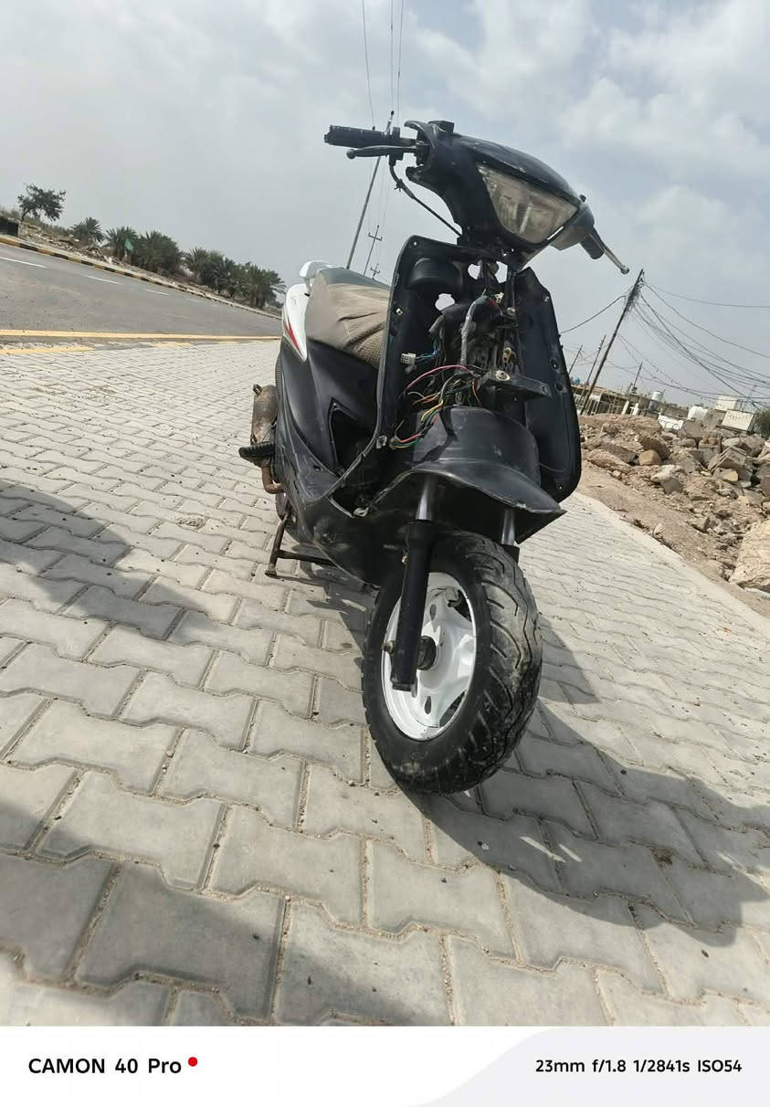 ادرس صيني دراجه شغاله ومابيها اي شي فقط كفرات الكدام نقص وياها جاملغ خلفي وكابريتر جديده. سعر 150 وبيها مجال للطيبين

رقم:  ***********
