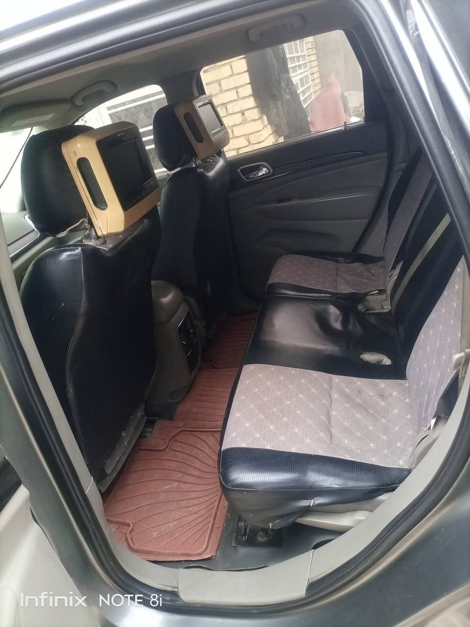 بسم الله تبارك الله 
اخوان جيب لاريدو 12 
رقم بغداد بسمي 
وارد امريكي ضرر جاملغ وبنيد رش فقط 
كير محرك صدر تخم تاير باتري تبريد ادامه كامله ماتصرف عليه ربع 
بيع ومراوس عنوان واسط نعمانيه ***********
سعر 145بيه مجال
