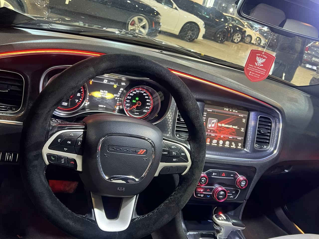 دؤج جارجر ٢٠١٦سيارة كلين
فول مواسفات 
سيارة بدون سبغ بدون بارد 
بس واحيد شخط صغير بي 
محرك حدادية كلة بشرت 
تبريت كلة بشرت ٤ تيارات جديد 
سيارة رقم سنةوية هزةكلة جديد
سيارة حلوو سيارة جديدة 
بدون سبغ بدون بارد 
گير محرك كلة برشت 
***********عندي واتساب
