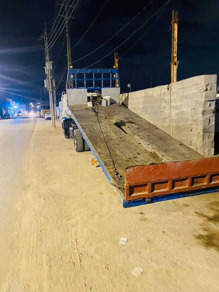 السلام عليكم هينو سطحه للبيع بدي ياباني مكينه 70 سوبر السياره حلوه وجاهزه للعمل ما بيه اي نقص السعر 185 وبيها مجال للاستفسار ***********
