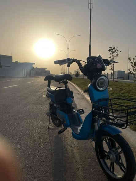 دراجه شحن نظيفه العنوان الانبار الرمادي السعر 400وبي مجال دراجه نضيفه ما متعوبه  للاستفسار الاتصال على الرقم ***********
