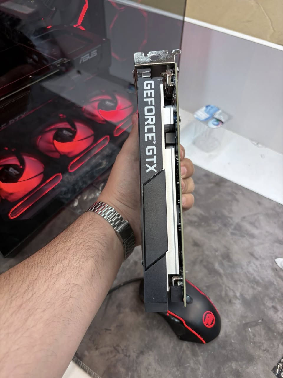 GTX 1650 Galax 4GB
بحالة ممتازة جدًا جدًا بدون كارتون ضمان 6 اشهر للطيبين 
توصيل موجود كذلك وتدللون


**إذا كنت صاحب هذا الإعلان وتريد حذفه لأي سبب، رجاءا أرسل رسالة إلى الدعم الفني**