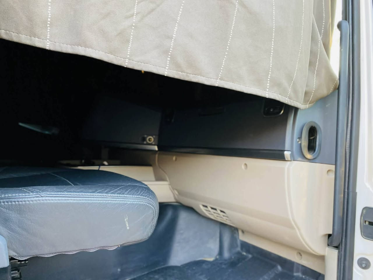 سلام عليكم ورحمه الله وبركاته سكانيا للبيع 2015رقم سليمانيه بسمي  سياره مربوطه جادر مسرحي عربانه كرونه نضيفه جدا فول مواصفات ريتايدر باج بطن كير اوتوماتيك عرجه داخل بيجي سياره جاهزة للخير تخم تاير تخم ويل كروم ويلكب ابو النجمه بل استيرن مكينه 8V580 سياره كلش جديد وجاهزه للخير مكان السياره بأبل \السعر 570 /***********
