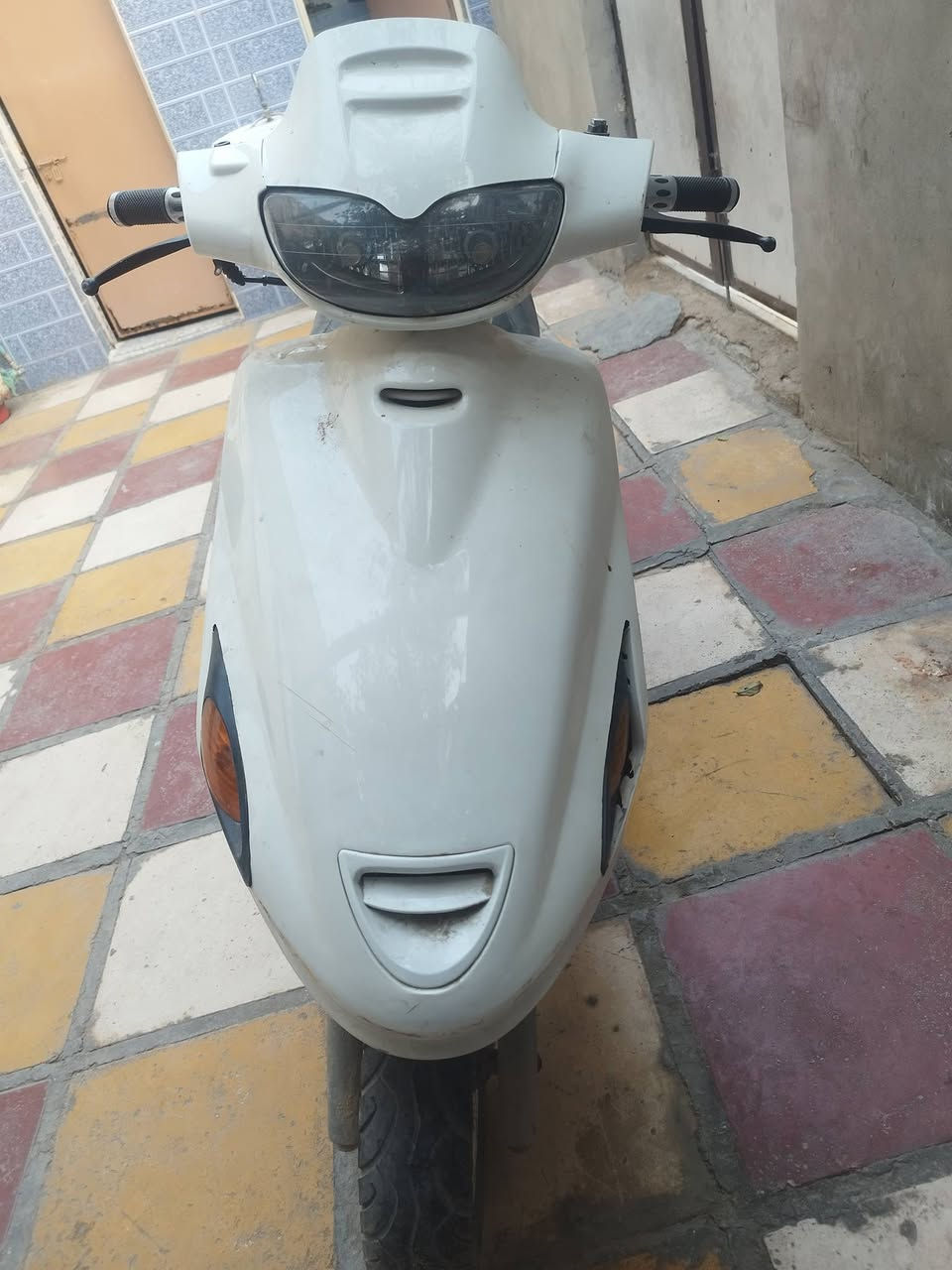 السلام عليكم دراجه فراشه فحل تشتغل وتطفي مادري شبيها ابيع على عطلها كهربائيات كلها شغاله وسلف شغال عوزه بس شخاطه مكاني نجف حي الجزيره 
***********
