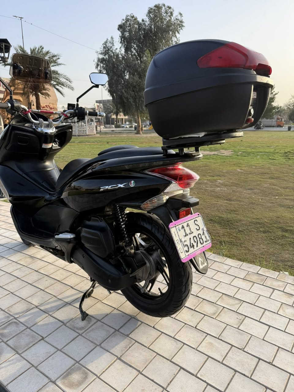 للبيع دراجه (bcxجيل الاول )مرقمه بغداد
‎الصناعه:ياباني  
حجم المكينه (125cc
‎ شلعه :ومعدل.فولل 
.

جنطه بلاديه +سيبايه اصليه   +جامه طويله.) بلاديه.  قاعد رقم بلاديه +يدات رياضيه 
‎المحرك:نضيف كلش  برغي ممفتوح. 
‎كشر مثل مشوفون بصوره  نضيف كلش
‎٪؜ ‎دراجه كشر ومكينه نضافتا٩٩  
‎كامله أيٌ نقص مابيها‎    
دراجه مميزه ونضيفه وحلوه بلخير علياخذها 
‎  دراجه نضيفه كلش حلوه  )))))) 
‎متواجد بغداد 
‎لاستفسار ***********
اتصال الشراي فقط 
الدراجه مرقمه بسمي شرط التحويل
