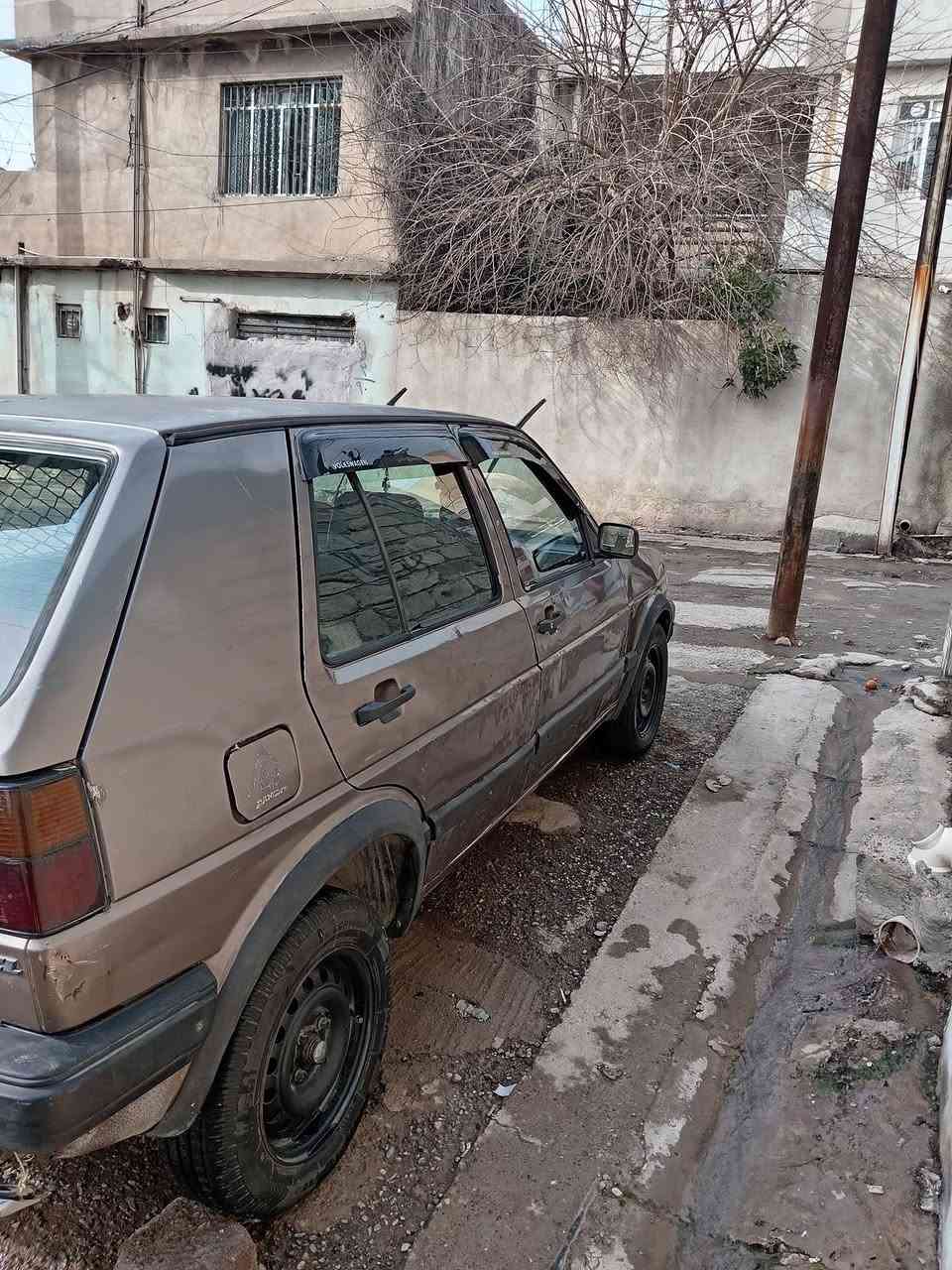 كولف موديل 92 سنويه ساقطه رقم الماني شرط المحرك وكير غرمه 300 السعر 23 ونزل الغرامه من السعر المكان  الايمن حي العامل
***********
***********
