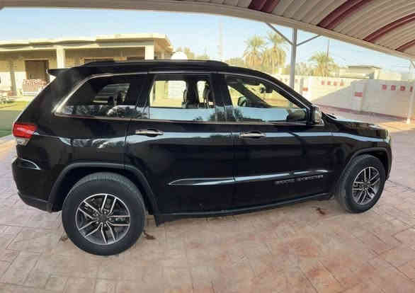 السلام عليكم 
جيب كراند شيروكي ثمانينية 2021
لمتدد 3.6L V6 امريكية 
رقم سليمانية بأسمي رقم جديد وسنوية وهزة جدد
حادثها جاملغ وبنيد مبدلات بلادي نفس اللون بدون لغد بدون شاصي بيها ايرباك دشبول ودركة راجع سستم  بلادي 
ماشية 89 الف ميل  
المواصفات : 
- نقطة عمياء 
- كشنات جلد 
- كشنات الاماميه كهرباء 
-كشنات تدفئه وتبريد 
- خزن ميموري 
- تدفئة استيرن 
- بانوراما 
- شاشه كبيره 8.4 انج 
- نظام GPS 
- كشافات ضباب
- تشغيل عن بعد 
- صندوق كهربائي 
- حساسات امامي خلفي 
- كامرة خلفيه 
- محدد سرعة
 - نظام اوتو ستارت
- نظام بريك اوتو  
السيارة جاهزة ومابيها اي نقص
مكاني بغداد الغدير ساحة ميسلون 
رايدها 253 ورقة 
متواجد واتساب ***********
