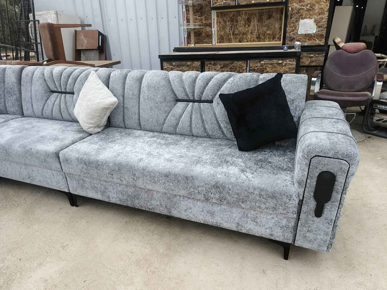 وصلت وجبه جديده في معرض ومزاد الثقه قرب مجسر رازي ***********
