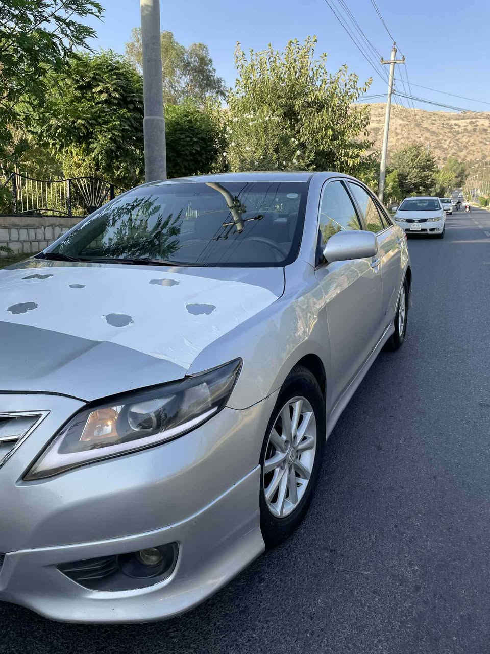 تۆیۆتا کامری ٢٠١١
مواصەفات ئەمریکی
تحدید سورعە
سوکان ڤۆلیۆم
کوشن کارەبا
١٤٠ هەزار مایل رۆشتوە
سەنەوی نوێیە
٤٠٨ هەزار خرامەی لەسەرە
٥ پارچە نیو سوباخە پێشی ناوی گرتوە 
٩٦ وەرەقە و مەجالێکی کەمی تێدایە
ناونیشان کۆییە. *********** أربيل, العراق
