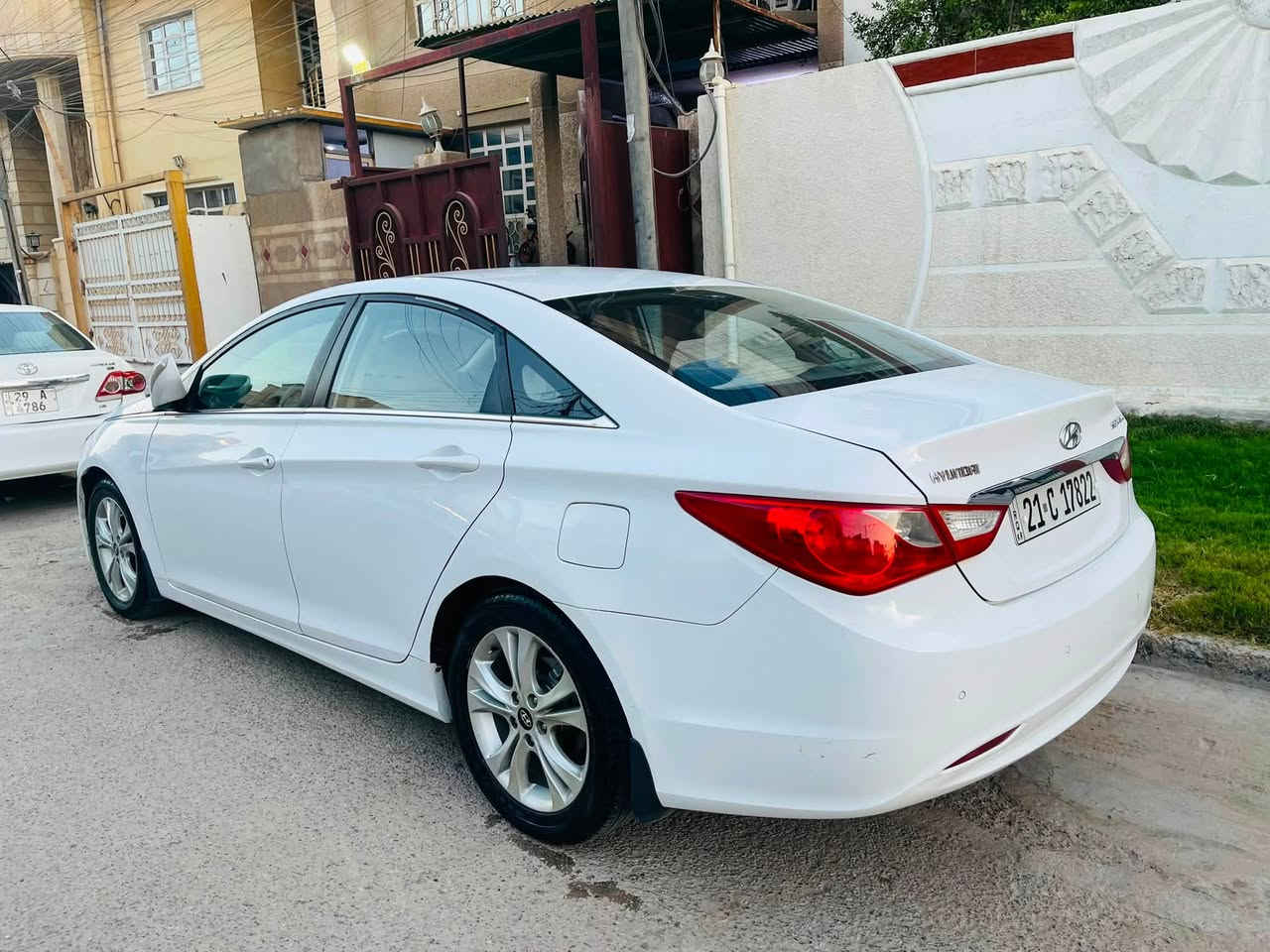 السلام عليكم سوناتا 2012 خليجي ابيض 2400
باسمي بيها باب خلفي صبغ موضح بلسونار مكان الغزاليه 
السعر 118 التواصل وتساب ***********
