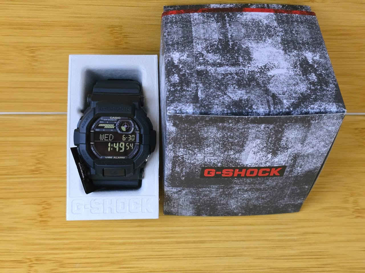 كاسيو - جيشوك 
⬛ موديل:  GD-350-1BDR       صنع في اليابان تجميع الصين رتيل الساعة يا شباب 165 دولار بالمواقع والصفحات يمي ١٢٥ دولار فقط 

❗️أصلي ضمان دولي لمدة عامين من تاربخ الشراء 
✉️ شحن داخل العراق 
تواصل واتساب ***********☎️
⠀.........................................

⬛️ الحركة: بطارية CR2032عمر البطارية التقريبي: 5 سنوات 
⬛️ سلسلة: GD-350-1BDR
⬛️مقاومة الصدمات قوة إضافية متينة
⬛️ التوقيت العالمي
35 منطقة توقيت (100 مدينة + التوقيت العالمي المنسق)، عرض رموز المدن، تشغيل/إيقاف تشغيل التوقيت الصيفي
⬛️ سهولة الرؤية في الظلام ضوء LED قابل للتحديد الى ١.٥ او ٣ ثواني 
⬛️ الساعات، الدقائق، الثواني، مساءً، الشهر، التاريخ، اليوم
⬛️ ساعة إيقاف بدقة 1/100 ثانية:أوضاع القياس: الوقت المنقضي، وقت الانقسام، أوقات المكانَين الأول والثاني
⬛️المنبه/إشارة الوقت بالساعة
5 منبهات يومية أو لمرة واحدة (مع منبه غفوة واحد)، تنبيه فلاش قابل للتحديد/ تنبيه بالاهتزاز
إشارة الوقت بالساعة
⬛️الدقة: ±15 ثانية في الشهر
⬛️تحتوي على جهاز اهتزاز.. ومستشعر انخفاض شحن البطارية 
⬛️ لون غير لامع رائع MATTE
⬛️ السير: راتنج حيوي مقاوم للصدمات
⬛️ الزجاج: زجاج معدني مقاوم للخدوش
⬛️ مقاوم للماء:  200 متر تحت عمق البحر 
⬛️ القطر:  50.8ملم
⬛️ الوزن: 75 غ 
⬛️ الجنس: ذكر
⭐️ الأكثر مبيعاً..... لا تشيل هم للسعر
