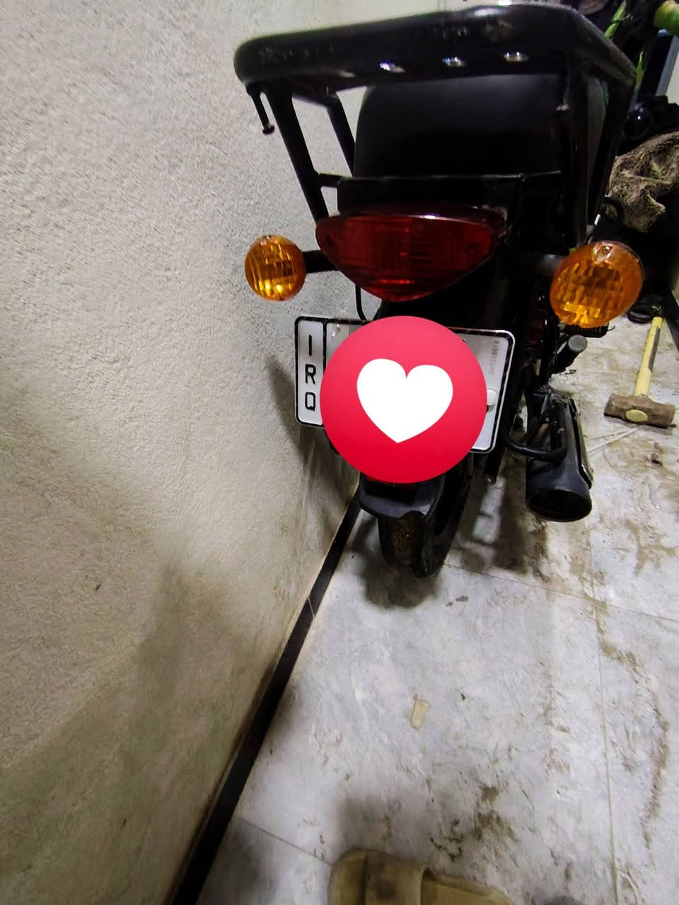 بوكسر ٢٣ رقم أنكيلزي واسط
بيها نقوصات بصيطه سعر مليون و٢٥٠ قفل مستعجل عل بيعه صراحه تحويل ثاني يوم مكاني كوت رقم ***********
