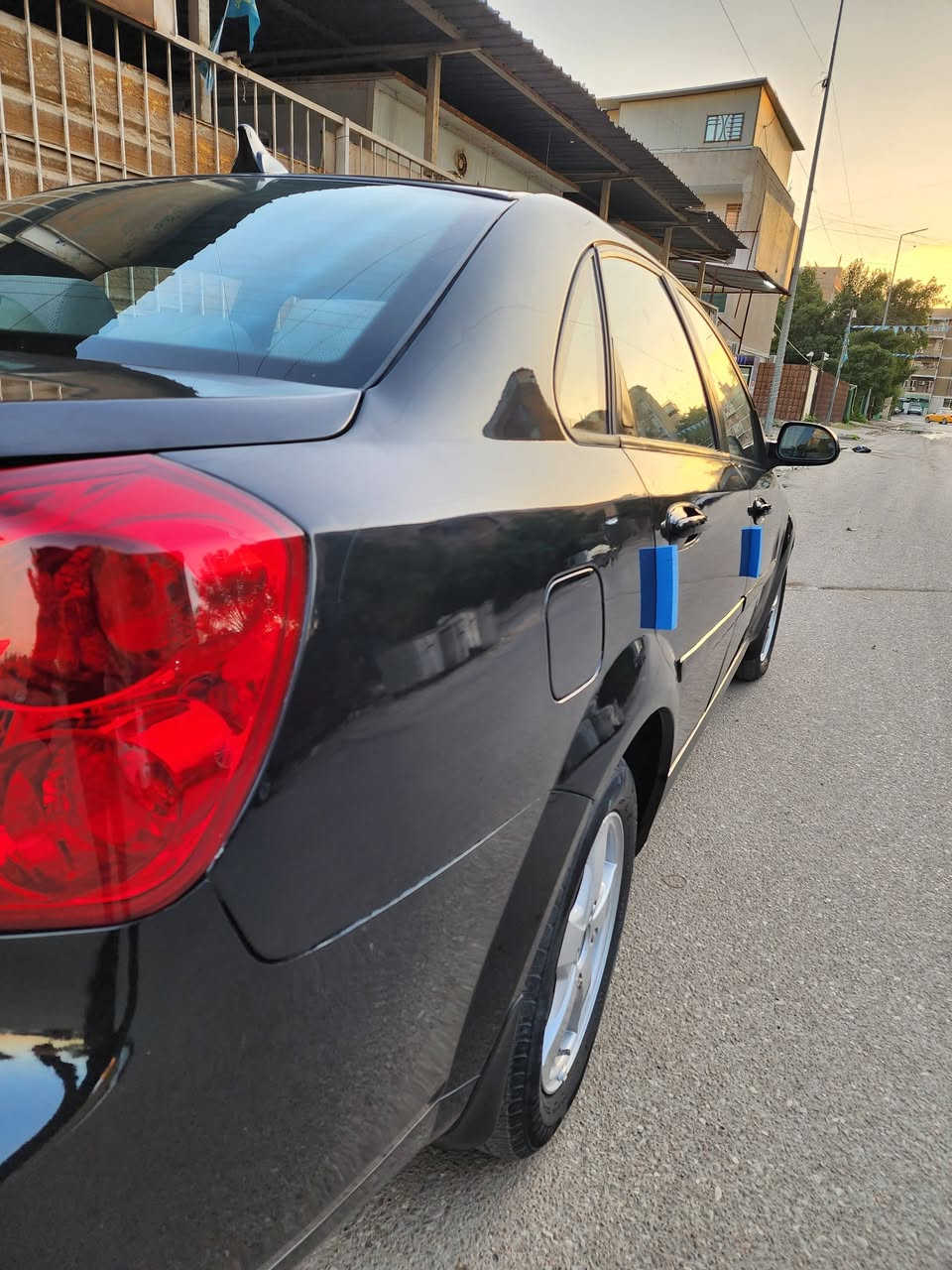 السلام عليكم
للبيع فورنزا موديل ٢٠٠٧ 
مكينه كير جيده جدا 
كهربائيات كامله 
حداديه صدر أمامي وخلفي مابيهم شي 
تخم تاير جديد 
خاليه من اي نواقص
حادثها جاملغ خلف السائق 
سياره مصبوغه عام جديد فرن  بسبب الجرد وعندي الصور قبل الصبغ 
السياره باسمي رقم دولي 
السعر ٦٢ 
المكان زيونه 
*********** ابو علي
