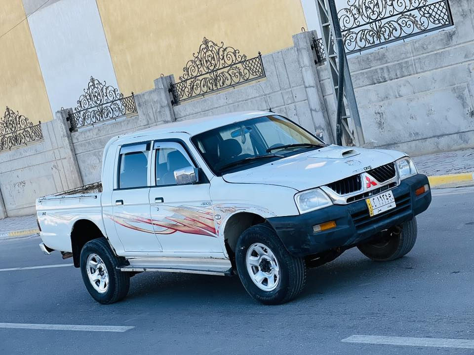 مستبوشي فورويل مديل 2006 سعر  63  وبيه مجال للاستفسار الاتصال ***********  مكفولة من صبغ ضربه وتبديل سياره جديده  وجاهزه وأي نقص مابيهه مكينه  كاز  مواصفات جام كهربائي مري كهربائي.   مكينه وكير  مكفولات حداديه جديدهه تخم تاير جديد رقم بغداد مشروع وطني مكان سياره كربلاء المقدسة
