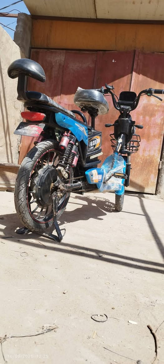 دراجه شحن كامله كلشي شغال 
 ضعف في البطاريات فقط 
السعر 150  ،  المكان الحله


**إذا كنت صاحب هذا الإعلان وتريد حذفه لأي سبب، رجاءا أرسل رسالة إلى الدعم الفني**