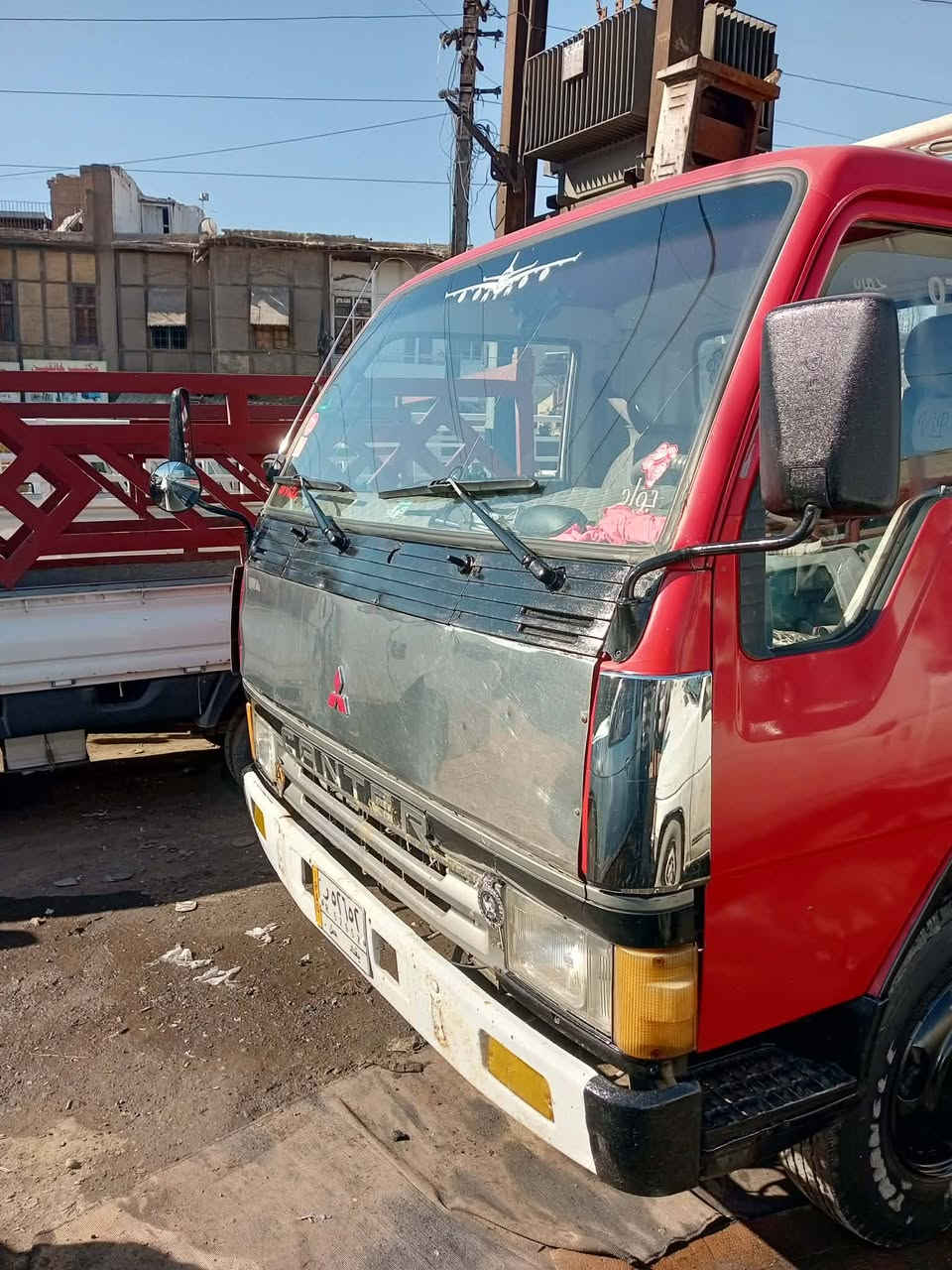 سلام عليكم كنتر عضم موديل 95 رقم بغداد بسمي طويل 5متر محرك 33 حديث مكان بغداد سعر 100 وبيه مجال رقم هاتف ***********
