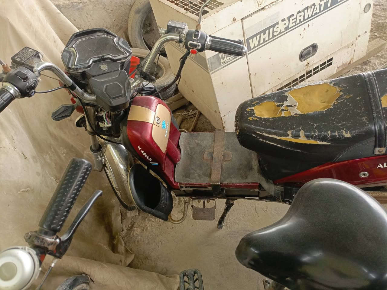 السلام عليكم للبيع سعر ٢٥٠ قفل مكاني شهداء بطارياته نص عمر بس ايمشنك هواي ***********
