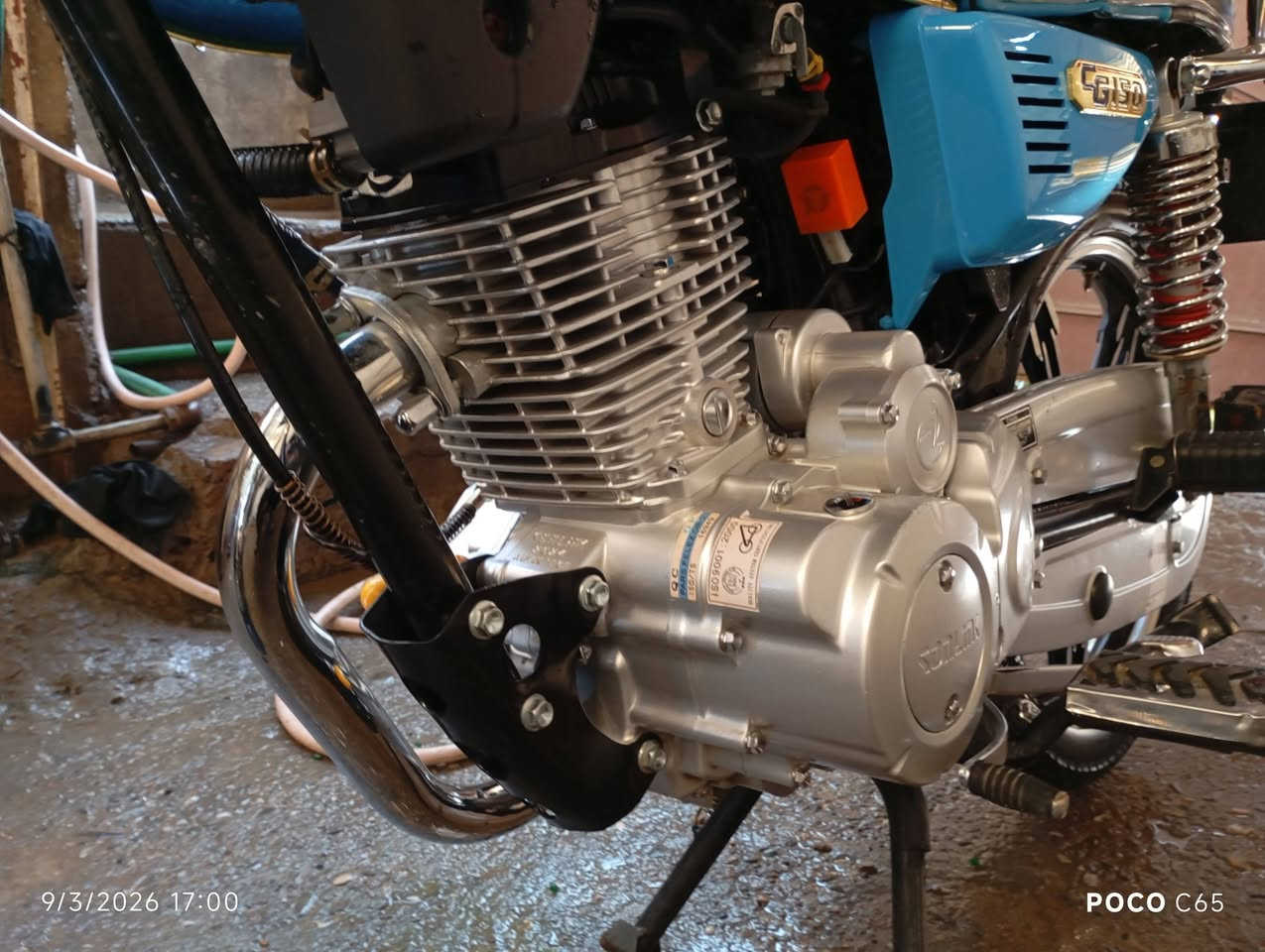 للبيع دراجة نارية نظيفة 🔥
نوع: سونك 150 🏍️
الحالة: ممتازة جداً وما تحتاج أي مصرف ✅
الموديل: 2024 
منفيس موجود
الممشى: 2800 كم فقط ⛽
 عوضع شركة 
المميزات:
لون سمائي مميز 🩵
مكينة قوية واقتصادية بالبنزين 💪
شكلها مرتب وجديدة ✨
شغالة بدون أي مشاكل 👍
استعمال خفيف جداً
💰 السعر:  خاص 
📍 المكان: الموصل
📩 للتواصل خاص


**إذا كنت صاحب هذا الإعلان وتريد حذفه لأي سبب، رجاءا أرسل رسالة إلى الدعم الفني**