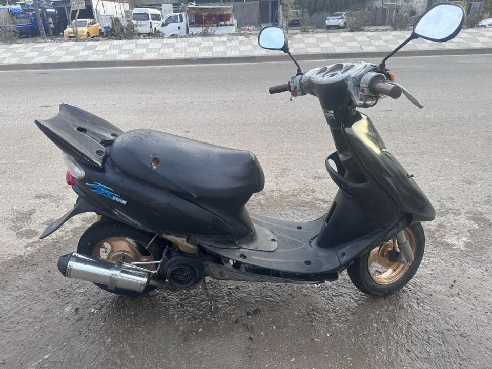 السلام عليكم للبيع يامها عصفوريه سبايزر مجنح الدراجه نكره سلف ولايت امامي لايت خلفي عقل رياضي صالنصه بطح رياضي سل ستيل اصلي دبل قزم رياضي ستيل مرايات اصليه يامها دبل خلفي رياضي كابريتر جديد اويل بم شغال سعر 200بيها مجال  مكاني بغداد البياع تقاطع درويش رقم ***********
