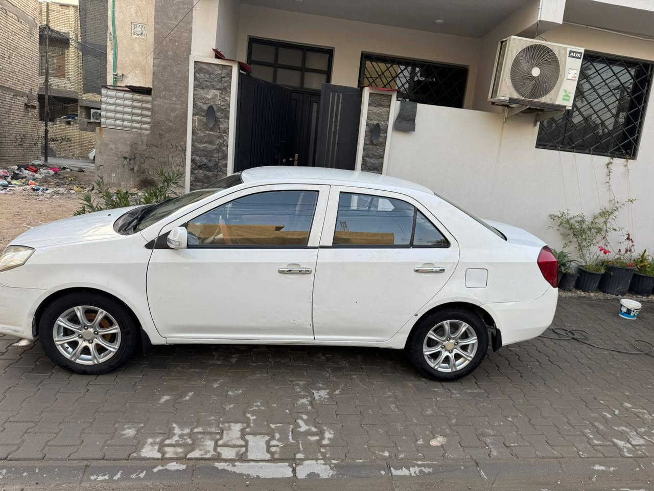 للبيع جيلي mk جديده السياره حداديه كير مكينه السياره مال بيت تبريد شغال يرادله فقط عضم مال دشبول السعر 45 اوبيه مجال تحويل ثاني يوم هزة جديده السياره بسمي مكان السياره صليخ او حي تونس  ***********
