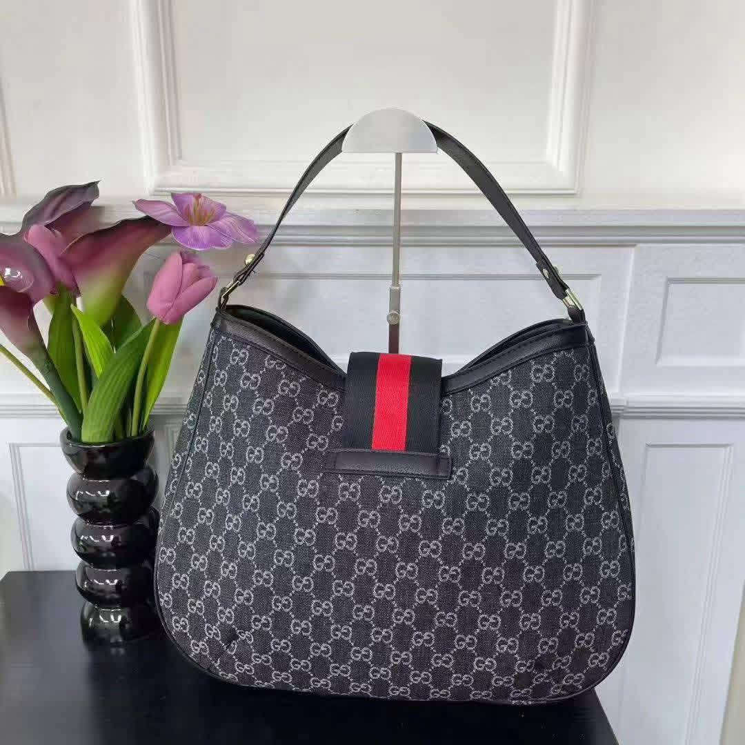 حجم كبير العرض 40 سم 
#احذية_وحقائب_خالد خانقين مجمع شاكر رضا
 توصيل داخل خانقين وكل المحافظات 
واتساب *********** 
صفحتنا على الانستا 
‏https://www.instagram.com/khaled_bags_shoes?igsh=aHgzNnAyeDc0cGd1
السناب 
‏https://www.snapchat.com/add/khaledzahawe?share_id=GwP3kgwzTro&locale=ar-EG-u-nu-latn
التيك توك 
‏https://www.tiktok.com/@khaledzahawe?_t=8kEouIPTpO1&_r=1
الفيس 
‏https://www.facebook.com/khaledbagsshoes?mibextid=ZbWKwL
