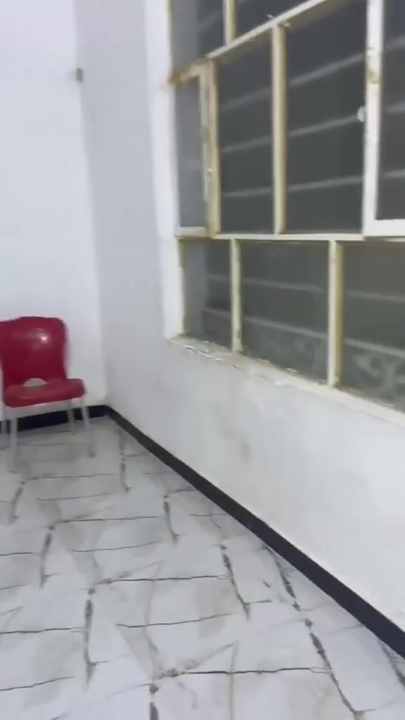 شقه 100 متر للايجار 👉 
حي الجامعه خلف مجمع بركات الحسن مقابل مدارس
 بانيقيا 📍
بيها غرفة وصاله ومطبخ واستقبال 💥🏦 
الشقه نظيفه وجديده حسب ما واضح  بالفيديو 
سعر الايجار 250 الف 💸💸


**إذا كنت صاحب هذا الإعلان وتريد حذفه لأي سبب، رجاءا أرسل رسالة إلى الدعم الفني**