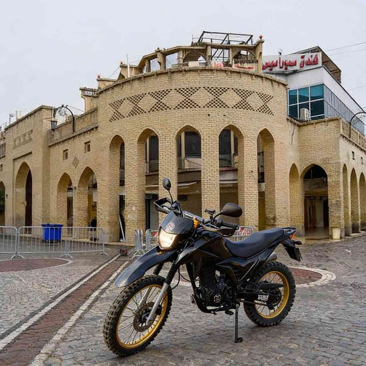 ئەوماتۆرە لۆفرۆشتنە زۆر جوان و بێکێشەیە کامل جوانکاری لۆکرایە تایەی دواوەی زەعیفە بەس تایەکی دەوێ شوێن هەولێر***********

دراجة كافيار لون مميز كامل تزويد مكان اربيل سايدين لاوان *********** أربيل, العراق
