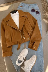 جاكيت جلد • مقاسات M-L-XL • عسلي