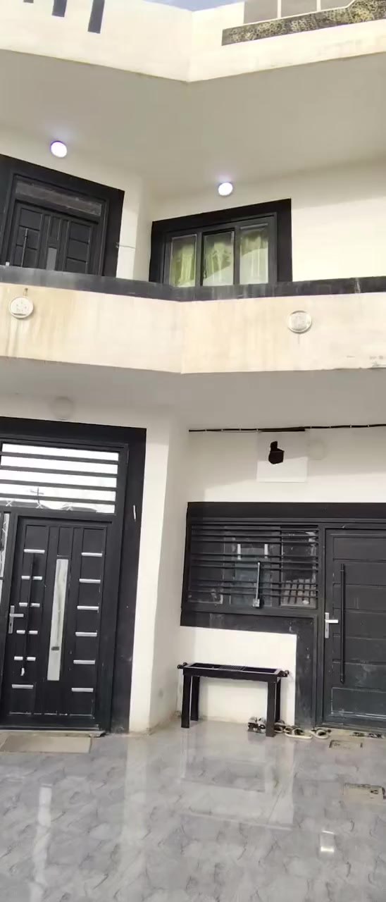 البيت للبيع في حي حطين مكون من طابقين مساحه 250 شارع التربيه قرب جامع التابعين بسم شخص واحد للأستفسار ***********
