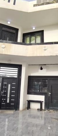 البيت للبيع في حي حطين مكون من طابقين مساحه 250 شارع التربيه قرب جامع ...