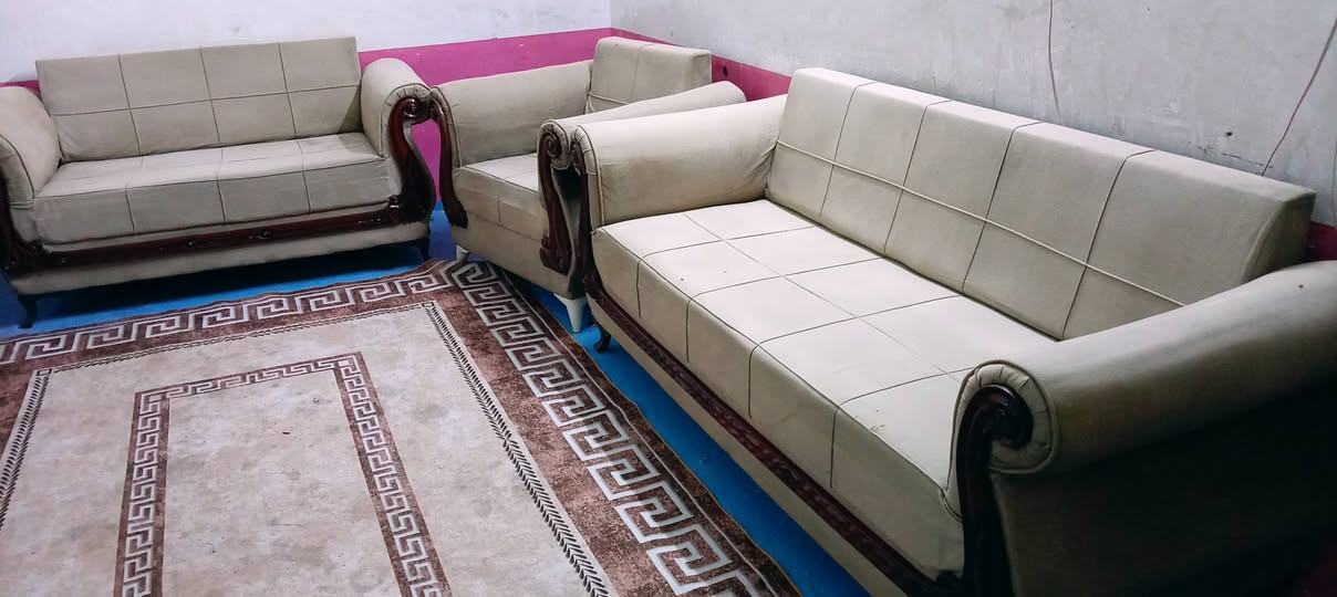 تخم للبيع تزكام تر كلش نضيف 10مقعد السعر225 وبي مجال العنوان كربلاء بدايت امن الداخلي يوجد توصيل داخل كربلاء الستفسار ***********
