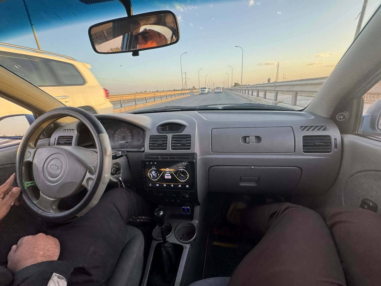 السلام عليكم
كيه ريو 

رقم بغداد تحويل ثاني يوم

موديل 2003

كير مكينه كفاله 

حداديه 80/100

كشر شوف العين 

دواخل جديده
سنويه لل 28
سياره خير من الله 

***********
