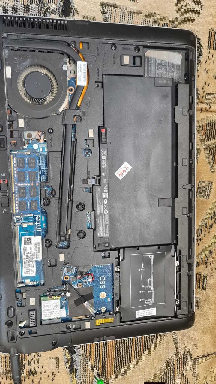 لابتوب hp850 للبيع
جهاز نضيف يفيد الدراسه و التصفح وبعض الاعاب 
و تطبيقات الفوتوشوب 
مع كامل الملحقات 
ذاكر 128 
السعر 160 
***********
