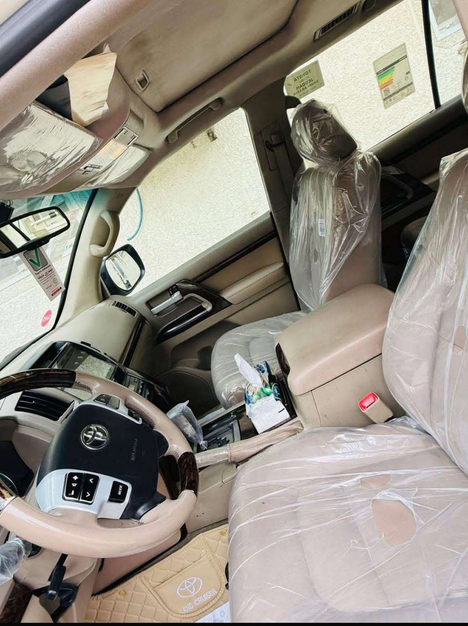 لاندكروز موديل 9 اللون ابيض بغداد باسمي فول مواصفات داخل بيجي
كير محرك كفالة - بيه فقط طخات بيبان جهة الصدر وباقي السياره كفالة 
السعر 275
بغداد الصالحية
***********
