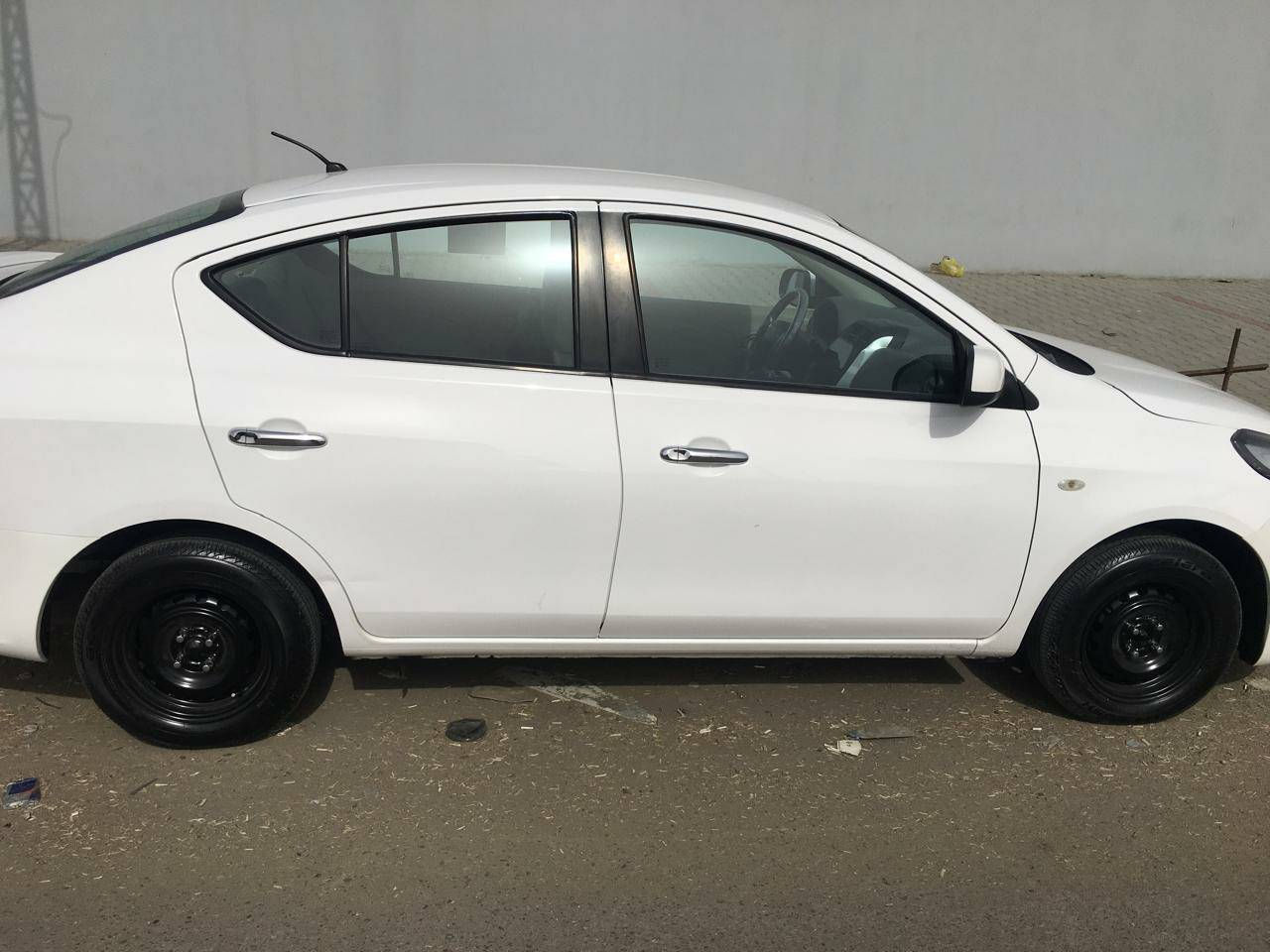 السلام عليكم 
سني هنيدي ٢٠١٨ سياره جاهزه كل نقص مابيه صبغ دعاميه اماميه وبيه بارد بسبط موضح بسونار رقم بغداد الجديد الاتصال ***********
السعر ١٠٣$
