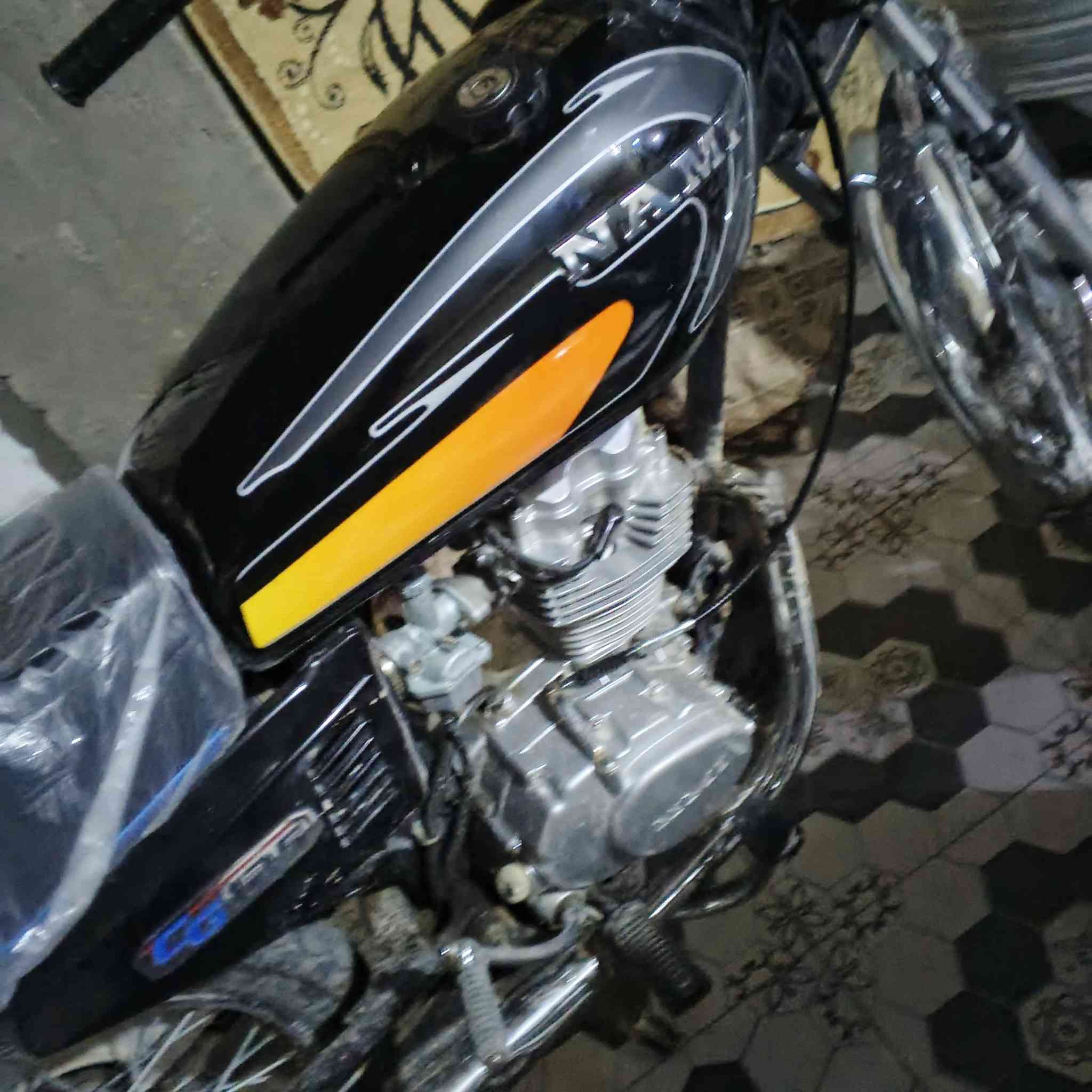 سلام عليكم دراجه البيع وراق اصوالي موديل 15.... تعميره 24.. ***********
