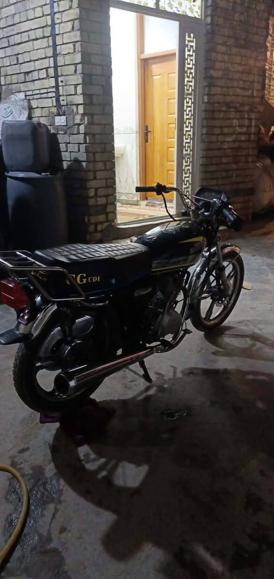 سلام عليكم شباب دراجه للبيع موديل 22 ما بها اي شيء نقص اوراق كامله والعنوان بغداد جسر ديالى السعر 700 وبيها مجال الاتصال *********** دراجه خير من الله محرك ما مفتوح
