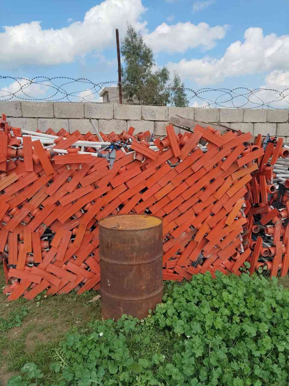 للبيع مرشه ٧٠ دونم 
موصل قريه الشمسيات ***********
بواري ثنين ونص عراقي نوعية جيدة 
بواري خمس انج تركي اردنت 
نوزل تركي 
تقسيم+قفل تركي
