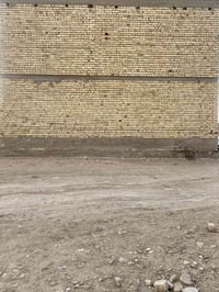 توجد لدينا قطعه ارض للبيع  المساحه 100متر. واجها 10 ونزال 10  تنباع خم...