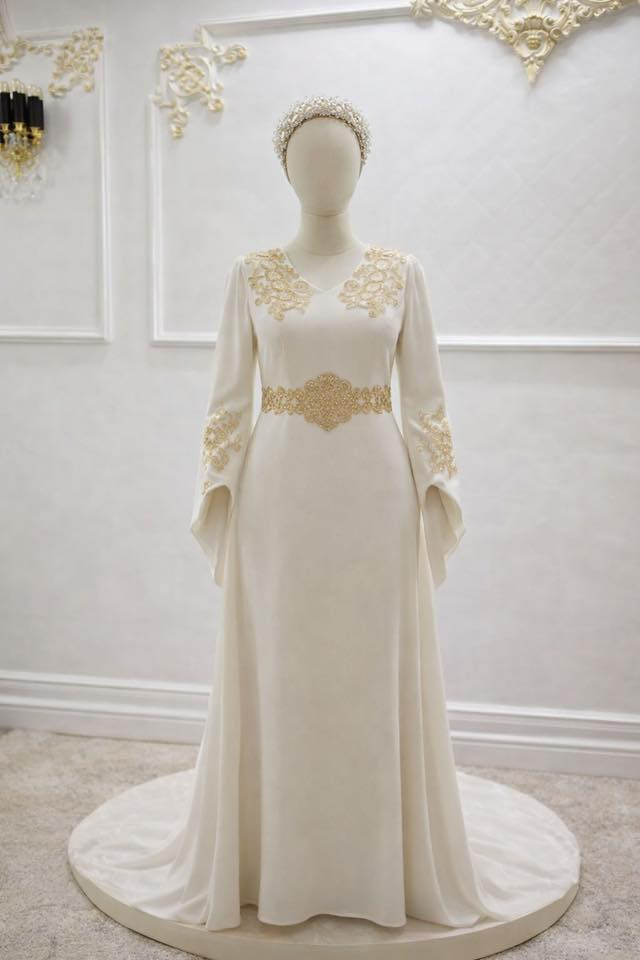 فساتين للبيع ملبوسات مره وحده نضيفات كلش الردان الأحمر اقصر شويه الأبيض الردان اطول سويتها بل ذكاء حته منبين اي استفسار خاص***********
