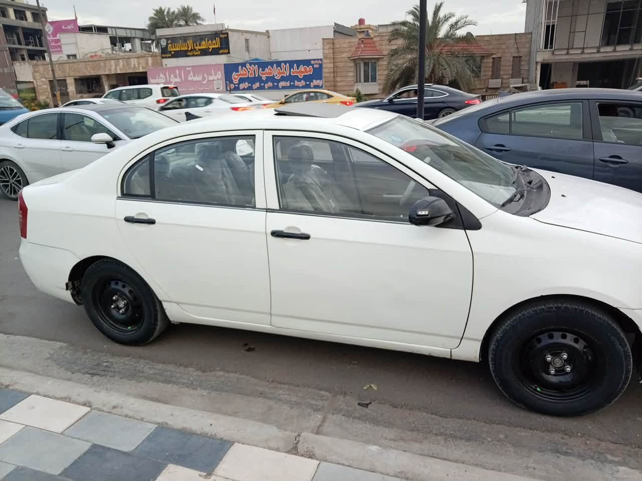 للبيع ليفان 620بسمي رقم بغداد إنكليزي سنويه لسنه 2031 هزه جديده بيهه بنيد مبدل وجاملغ عل بارد بدون دواخل تجي وتشوف تبريد كير مكينه خير من الله تخم تاير جديد صدر أمامي خلفي جديد السياره خير من الله 
السعر 45$وبيه مجال 
مكان بغداد حي الجهاد رقم:***********
