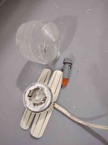 كماليات ملكه للبيع
***********
