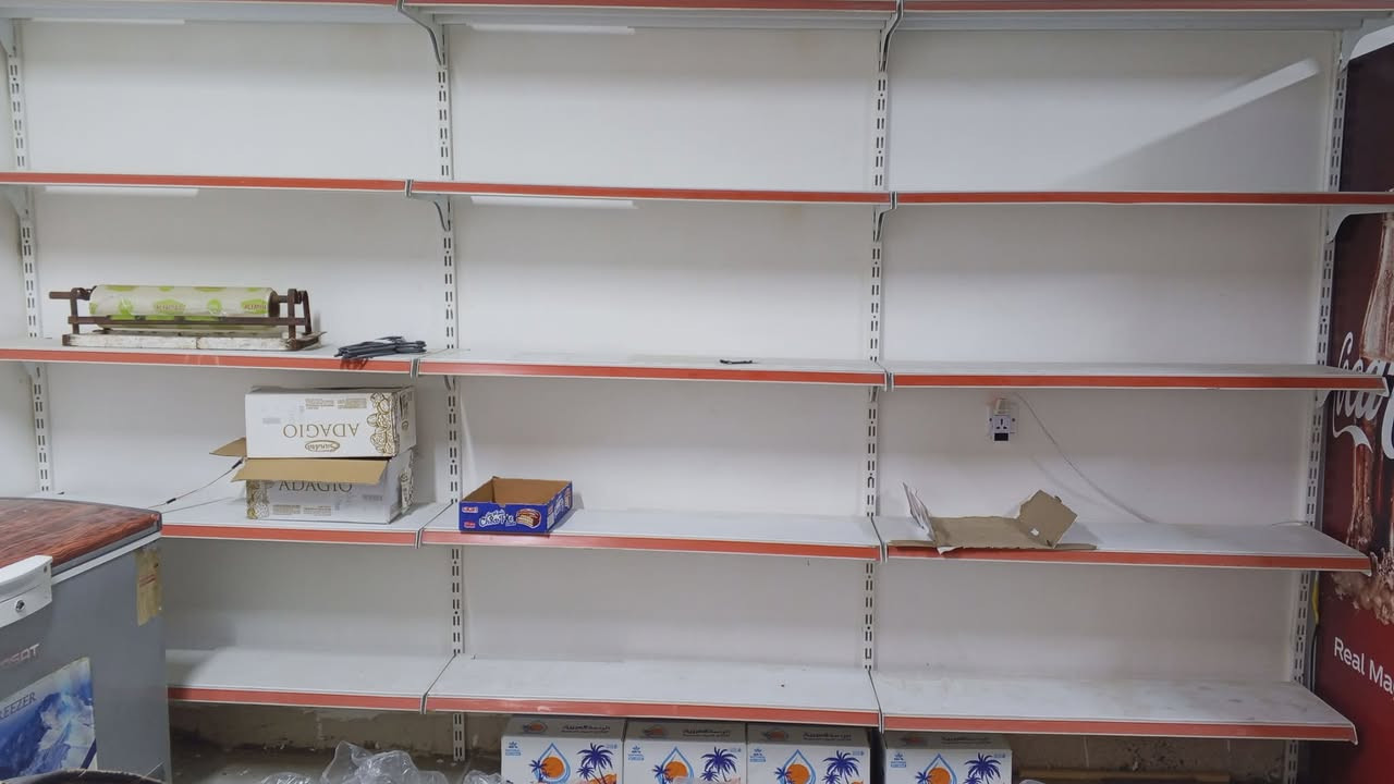 السلام عليكم 
رفوف تركي اصلي  خط برتقالي
 دبل مجسر للبيع عدد 15 رف
 كل رف طوله 120 سنتم 
للاستفسار اتصال او المراسله واتساب 
***********
***********
