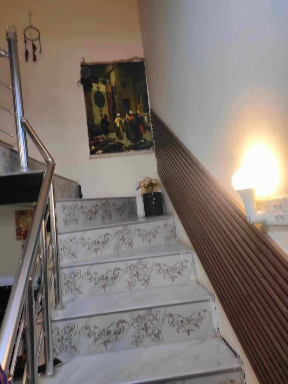 مشتمل للبيع 
المساحة 100 متر الواجهة 8 النزال 12متر 
طابو زراعي سند 25
بابل حي الصحة قرب بيت ابو النسر /شارع مطعم صفاء 
الطابق الاول 
غرفه نوم سويت 
استقبال +هول 
مطبخ +مجموعه صحيه معزوله 
***الطابق الثاني 
غرفه نوم سويت 
السعر 95 مليون قابل للتفاوض 
للاستفسار الاتصال 
***********
***********
مكتب عقارات أبراج بابل 
عنوان المكتب بابل حي الجزائر مقابل الجسر الدولي
