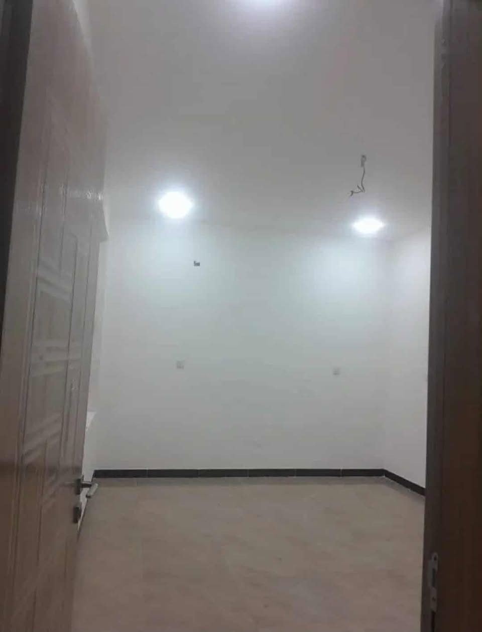 بيت طابق ثاني للأيجار بناء حديث 🏠 مساحه ١٥٠م . يتكون من :. صاله كبيره + مطبخ + غرف نوم عدد ٢ + حمام عدد ٢ ،، 🏠 الطابق الثاني معزول بدرج خارجي عزل تام من خزان ماء عدد ٢ وسخان وماطور ماء وخط مولد ،،، جاهز للسكن🏠 الدفع شهر بشهره ،، السعر قفل ٥٠٠ ،،،، قفل ،،،،، قفل ،،،،،، 🏠🏠🏠🏠🏠بدون دلاليه 🏠🏠🏠🏠🏠
🏠مطلوب عائلة صغيره رجاءاً🏠
الموقع حي الجهاد ديوان المخابرات شارع ٦٠ قرب مدرسة الروان ،،، للأستفسار الأتصال على الرقم *********** يوجد واتس آب
